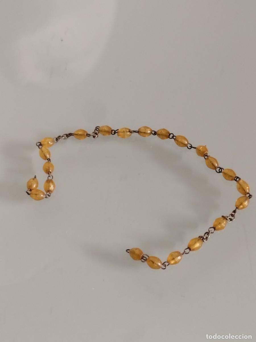 Antig&uuml;edades: Antiguo trozo de rosario religioso, con cuentas de color naranja.