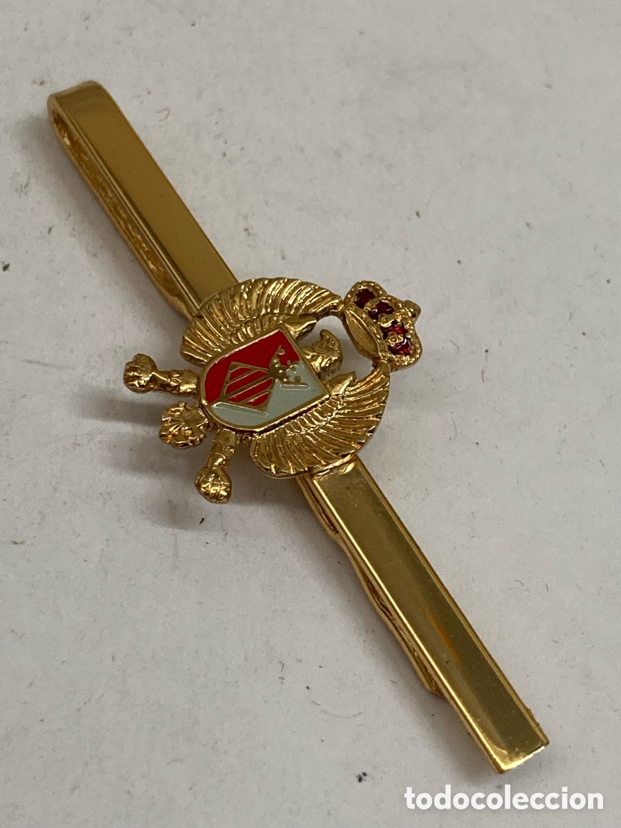 Antig&uuml;edades: pasador de corbata dorado con el emblema del Ej&eacute;rcito de Tierra espa&ntilde;ol