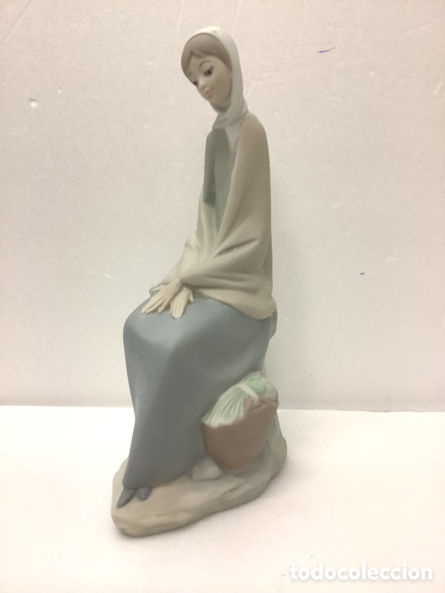 Antig&uuml;edades: FIGURA NI&Ntilde;A SENTADA PORCELANA NAO DE LLADR&Oacute;