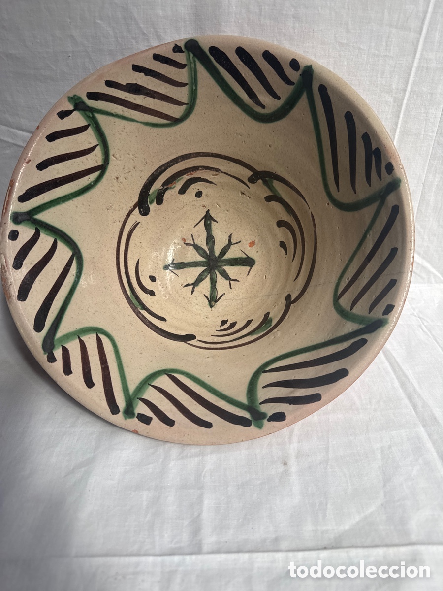 Antiquit&eacute;s: Cuenco en cer&aacute;mica verde y manganeso de Teruel s XIX