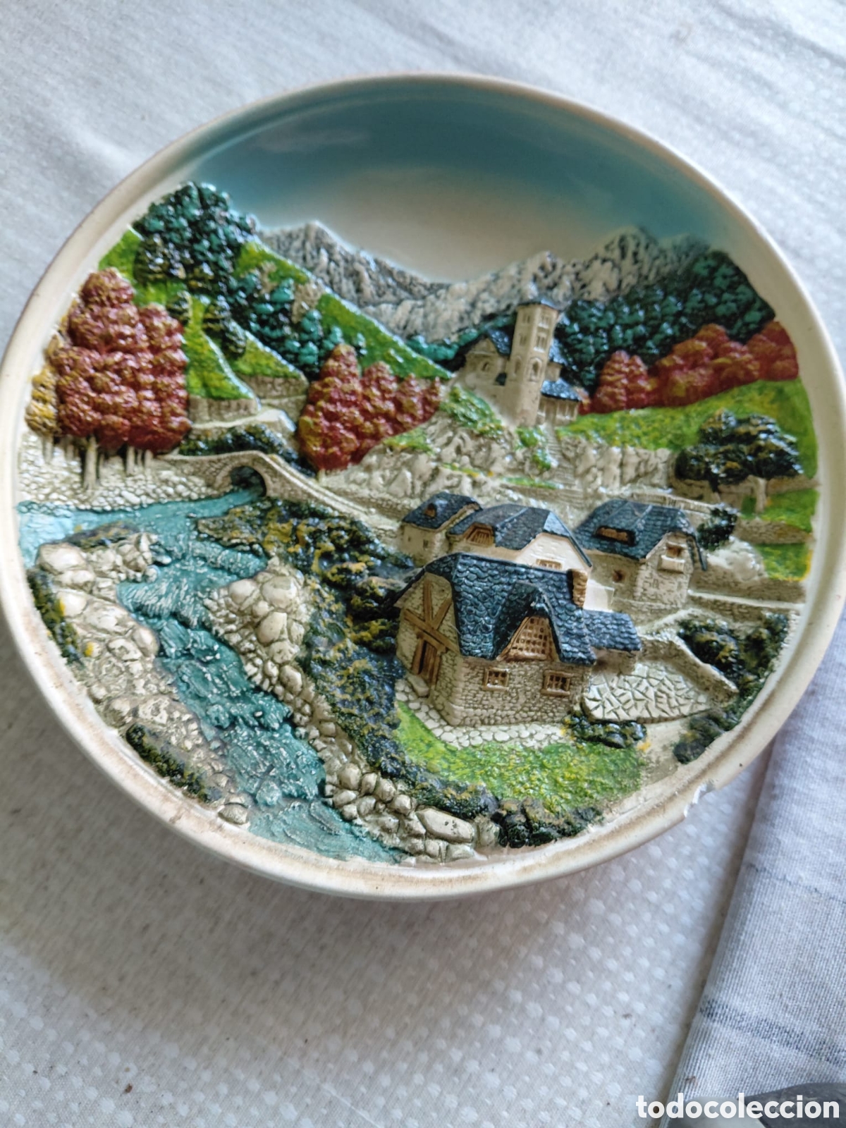 Antig&uuml;edades: Plato Cer&aacute;mica Relieve Paisaje Rural