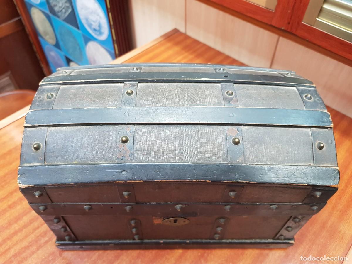 Antig&uuml;edades: ANTIGUO ARCON DE MADERA - Foto 2