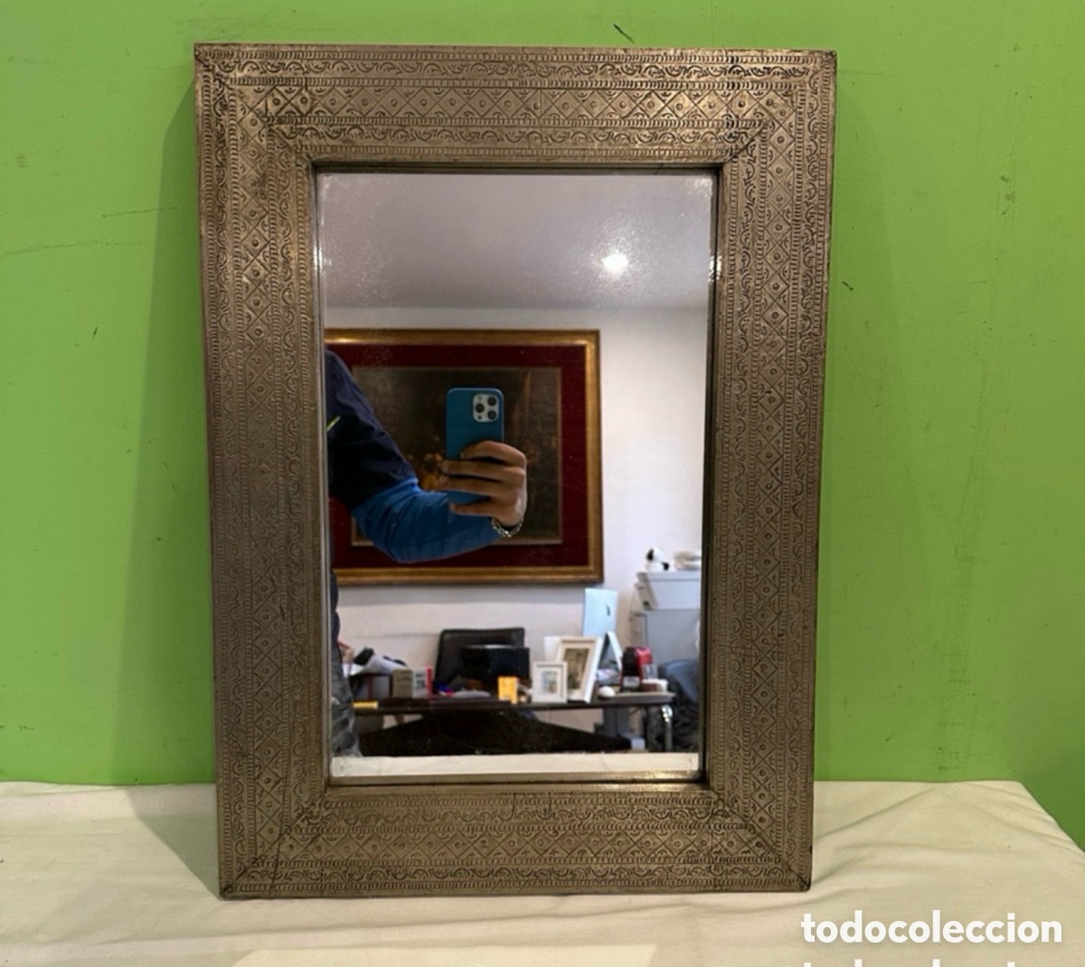 Antiguidades: Espejo decorativo con marco tallado de estilo cl&aacute;sico