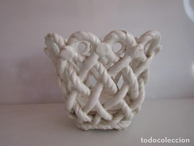 Antig&uuml;edades: PRECIOSO MACETERO TIESTO CERAMMICA TEJIDO CUERDA BLANCA ESTILO FRANCES 15 CM