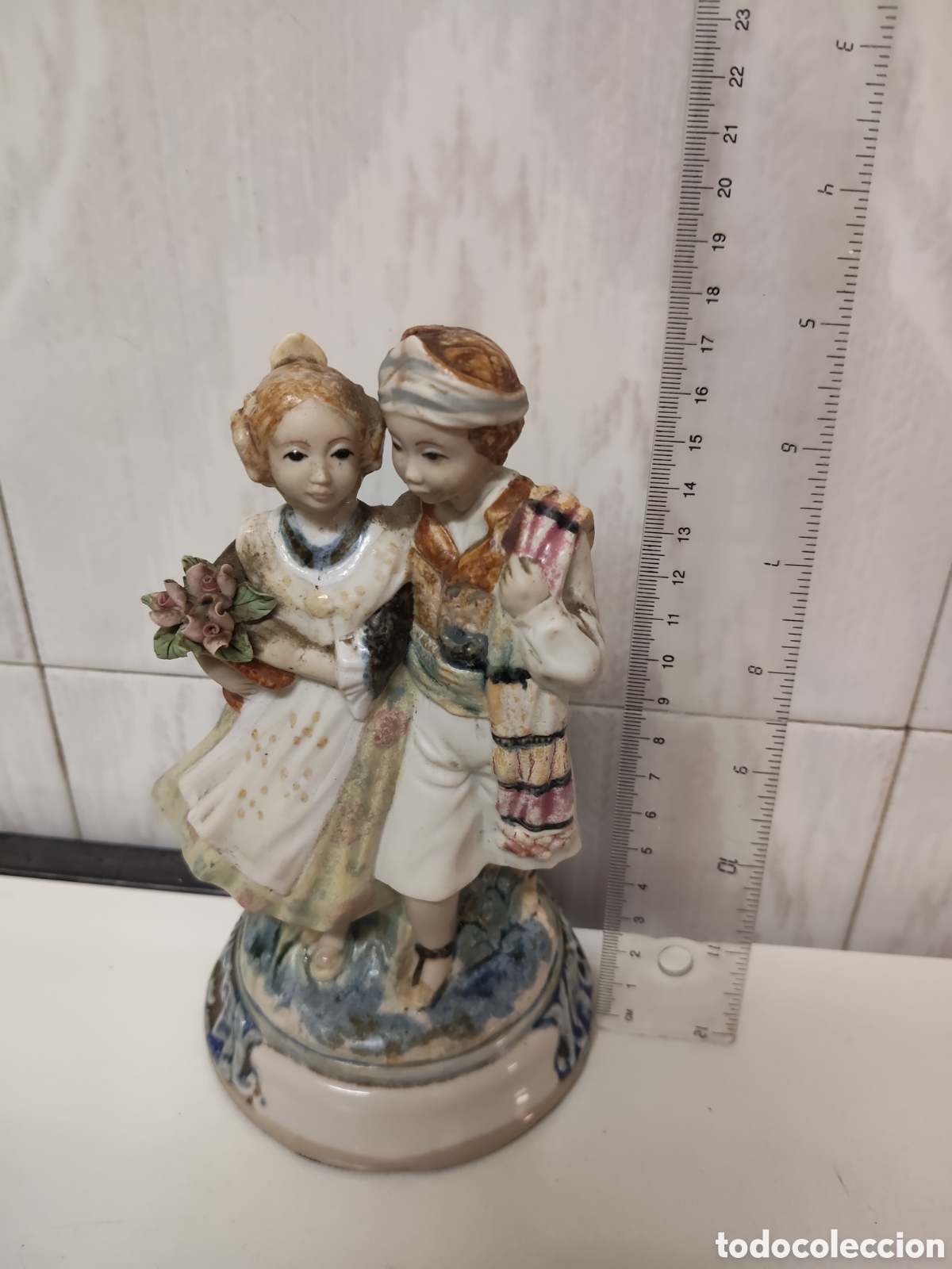Antig&uuml;edades: Figura de porcelana de pareja Valenciana