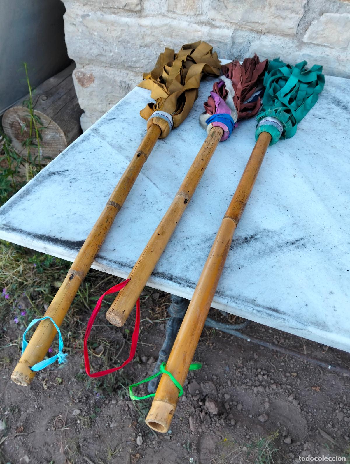 Antiquit&eacute;s: 3 plumero plumeros sacude colchones de tiras de tela o cintas y ca&ntilde;a de los a&ntilde;os 40-50