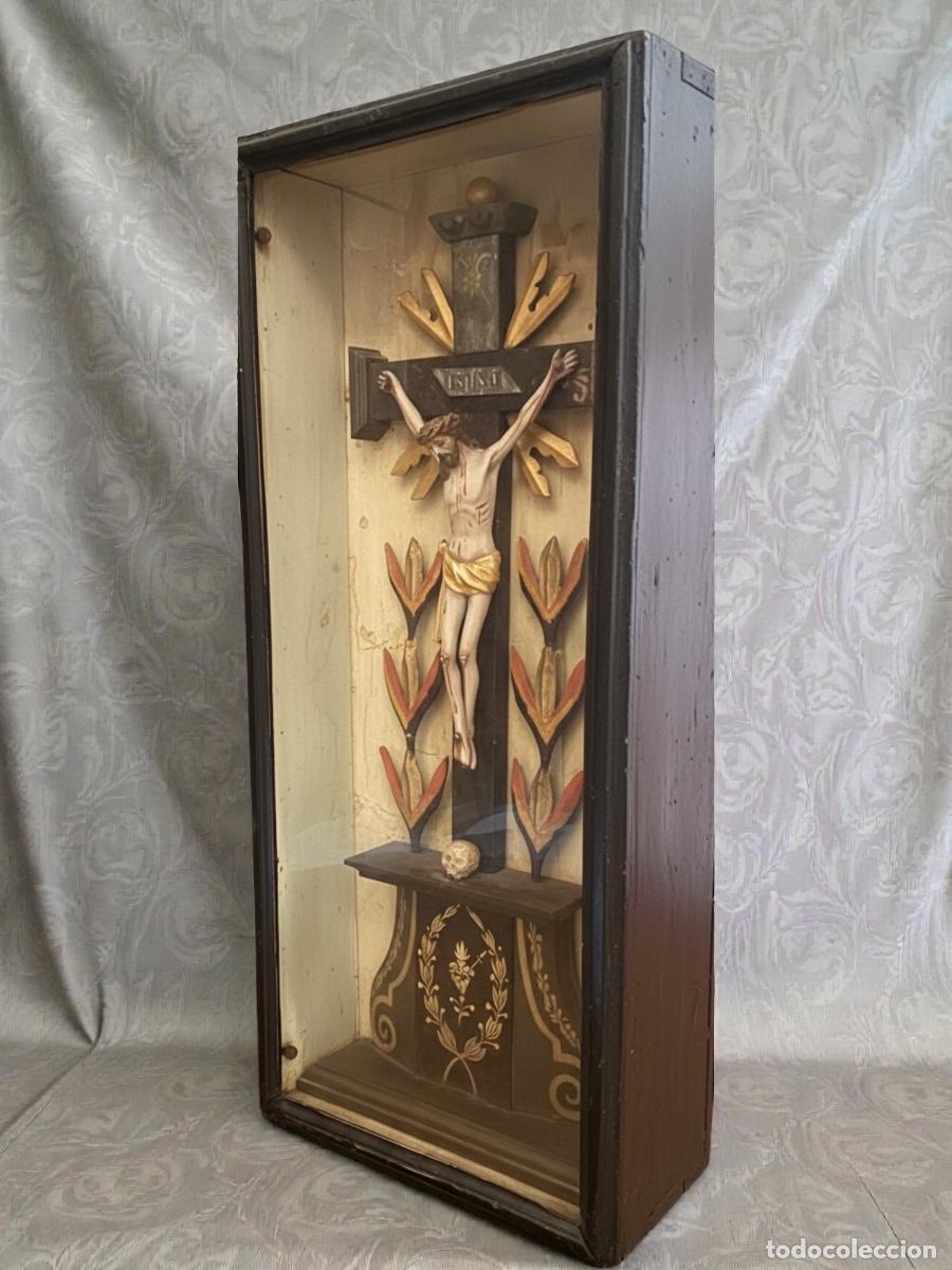 Antig&uuml;edades: Vitrina con crucificado de estilo Colonial - Foto 2