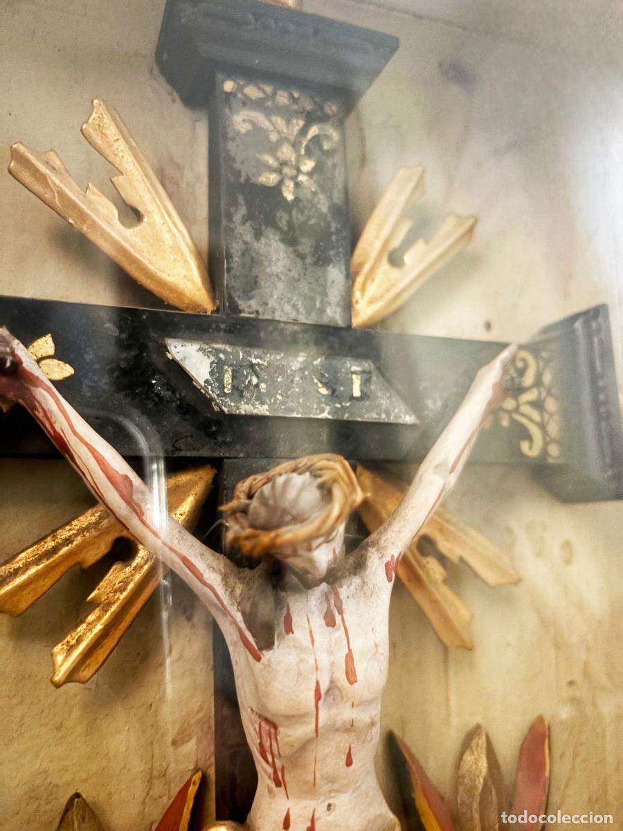 Antig&uuml;edades: Vitrina con crucificado de estilo Colonial - Foto 5