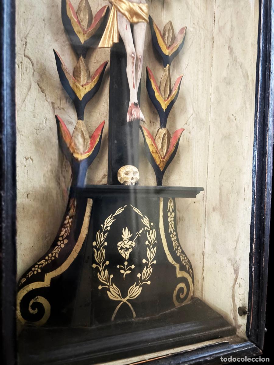 Antig&uuml;edades: Vitrina con crucificado de estilo Colonial - Foto 6