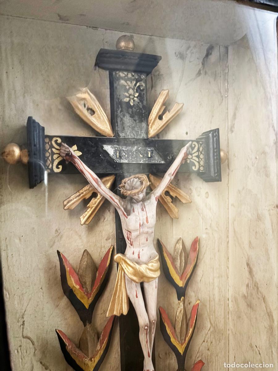 Antig&uuml;edades: Vitrina con crucificado de estilo Colonial - Foto 7
