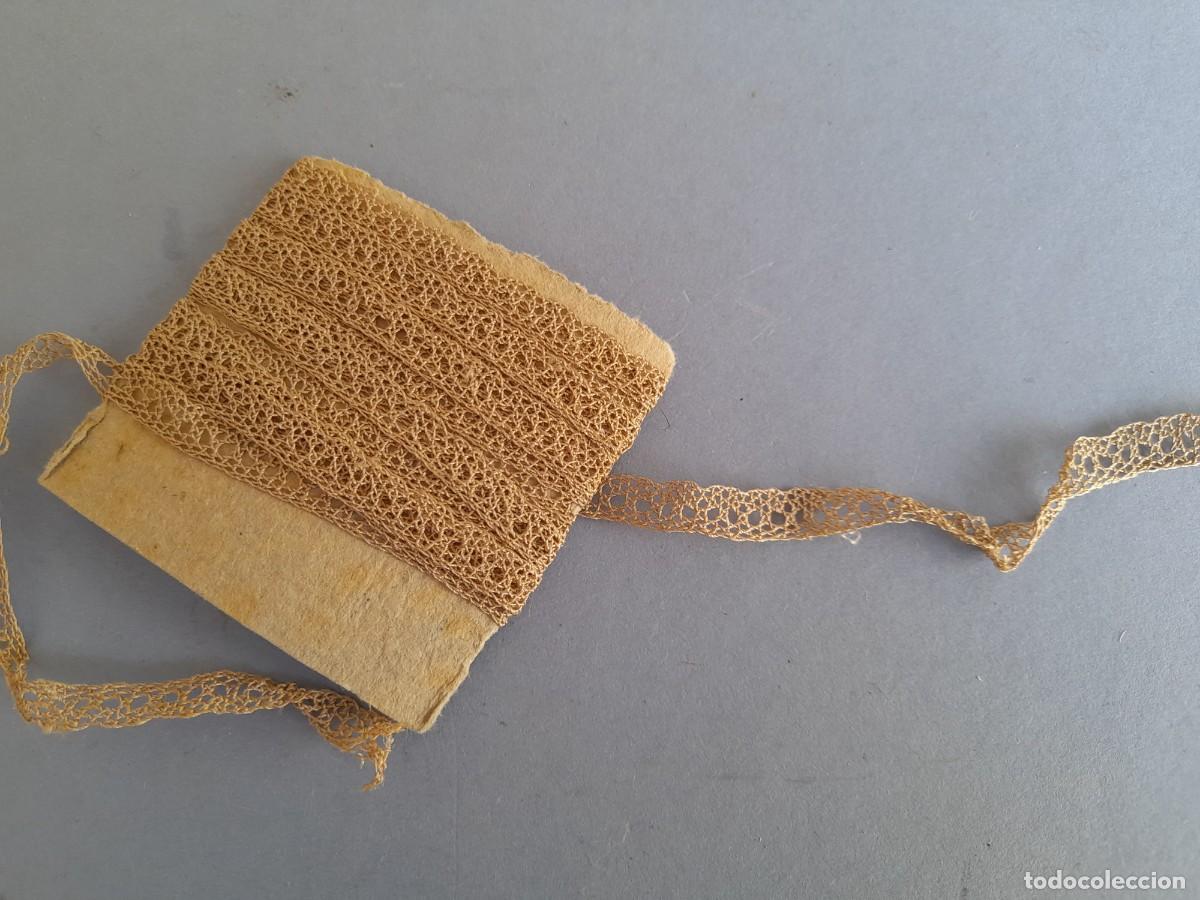 Antig&uuml;edades: pasamaneria: galon de encaje, 0,7cm aprox de ancho, 220cm aprox
