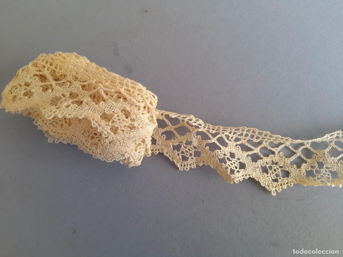 Antig&uuml;edades: pasamaneria: galon de encaje, 3cm aprox de ancho, 210cm aprox