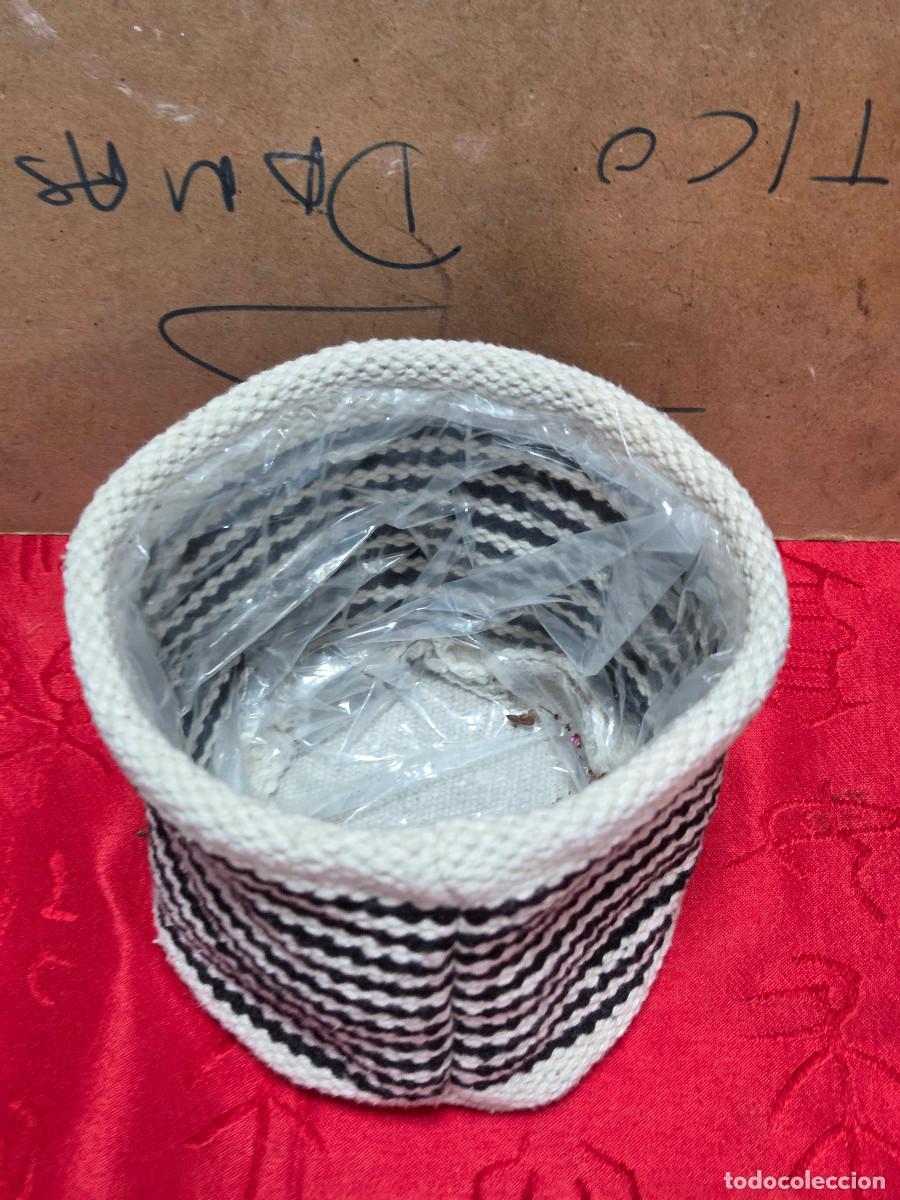 Antig&uuml;edades: macetero con gastos de envio 5&euro; - Foto 1