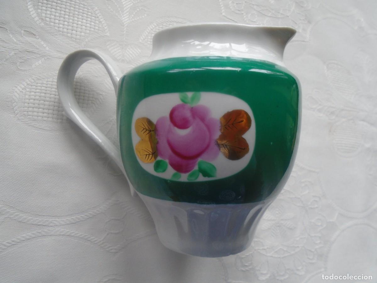 Oggetti Antichi: ANTIGUA JARRA DE LECHE EN PORCELANA PINTADA A MANO. AYAEBO, RUSIA.