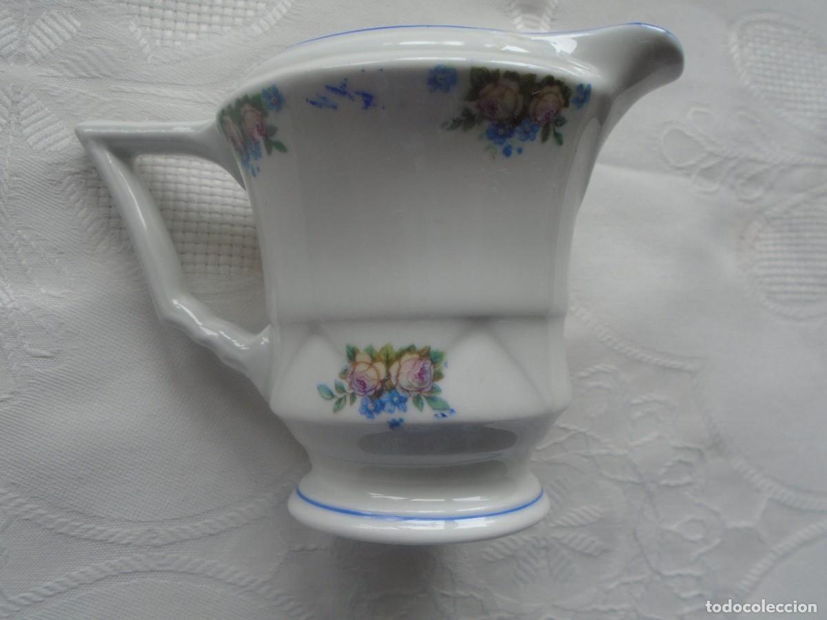 Oggetti Antichi: ANTIGUA JARRA DE LECHE EN PORCELANA DECORADA CON ROSAS. NUMERACI&Oacute;N INCISA.