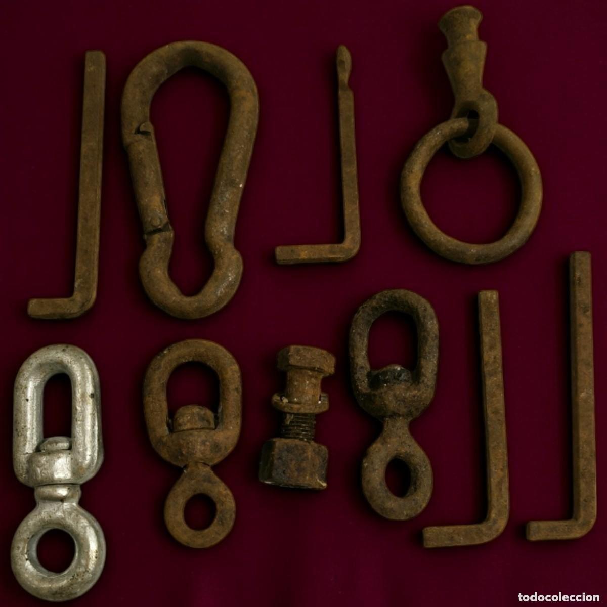 Oggetti Antichi: LOTE DE 10 HERRAMIENTAS ANTIGUAS, mosquetones, llaves...