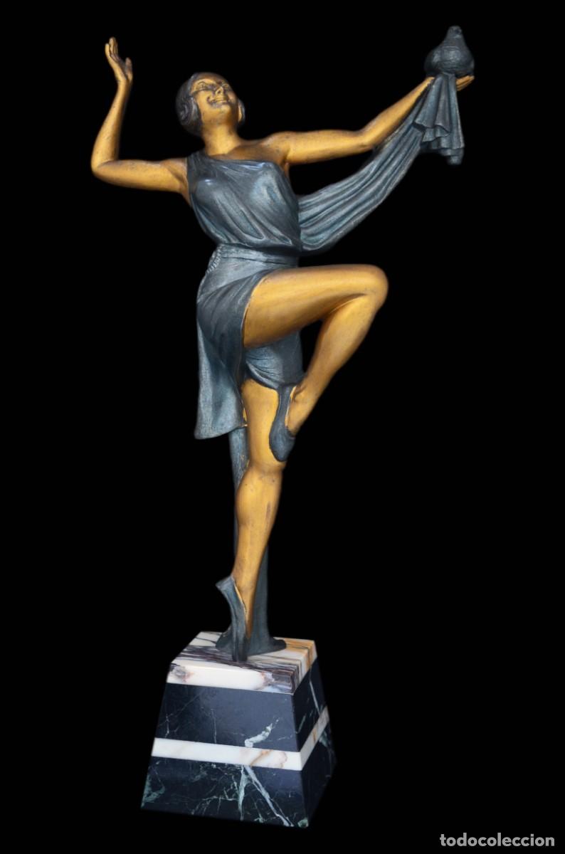 Antig&uuml;edades: FIGURA CALAMINA ART DECO PINTADA CON PEANA DE MARMOL
