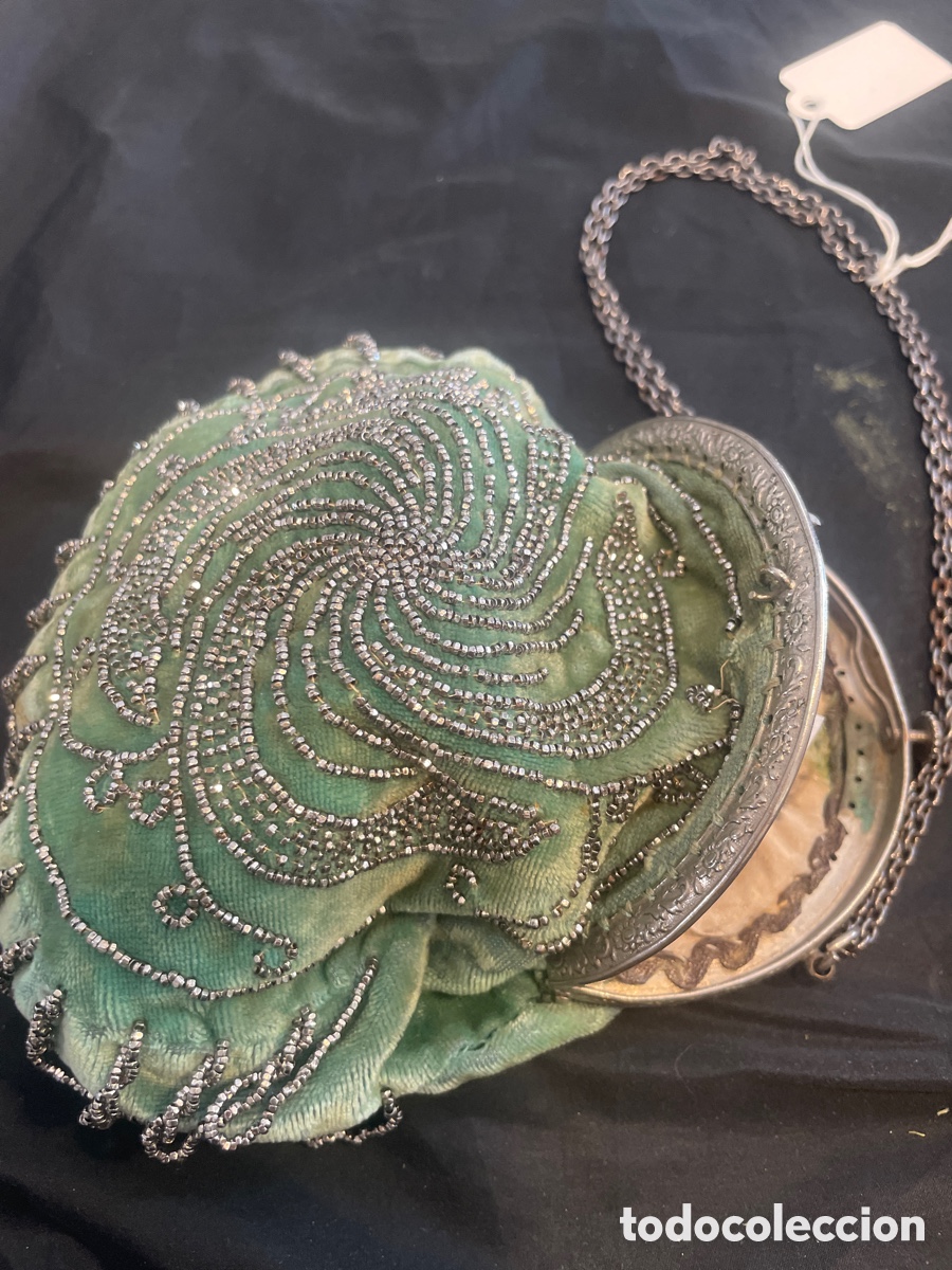 Antig&uuml;edades: Limosnero SXIX terciopelo verde hoja seca y mostacillas