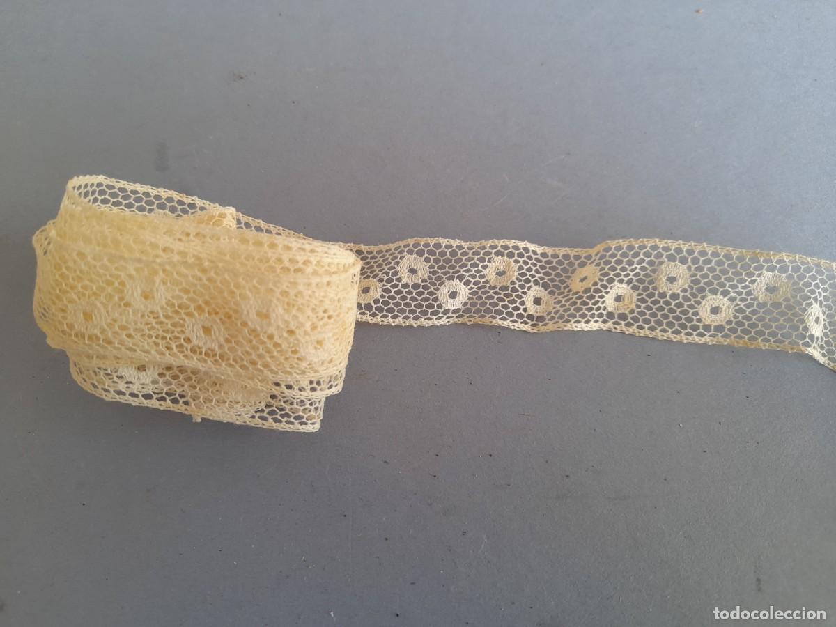 Antig&uuml;edades: pasamaneria: galon de encaje, 1,5cm aprox de ancho, 170cm aprox de largo