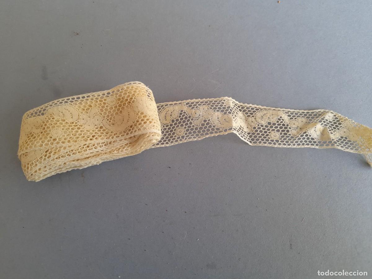 Antig&uuml;edades: pasamaneria: galon de encaje, 2,2cm aprox de ancho, 86cm aprox de largo, circular