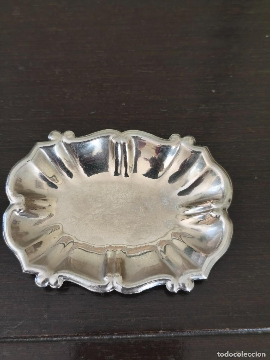 Antig&uuml;edades: 5 bandejitas plateadas. - Foto 4