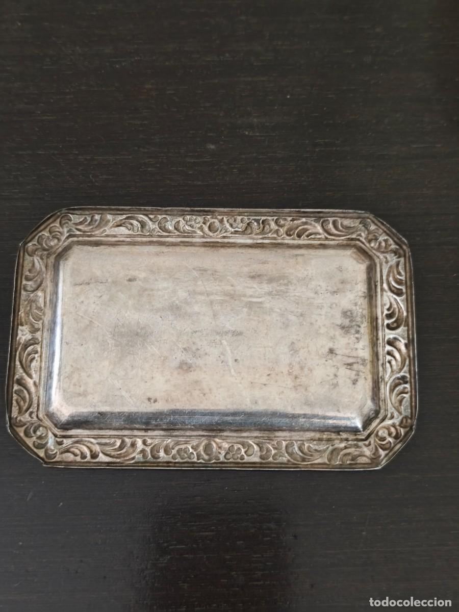 Antig&uuml;edades: 5 bandejitas plateadas. - Foto 9