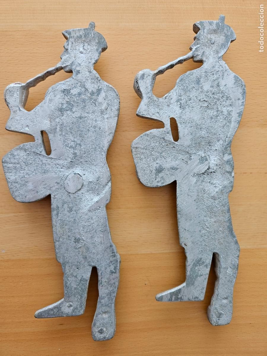 Antig&uuml;edades: 2 TXISTULARIS EN METAL - Foto 2