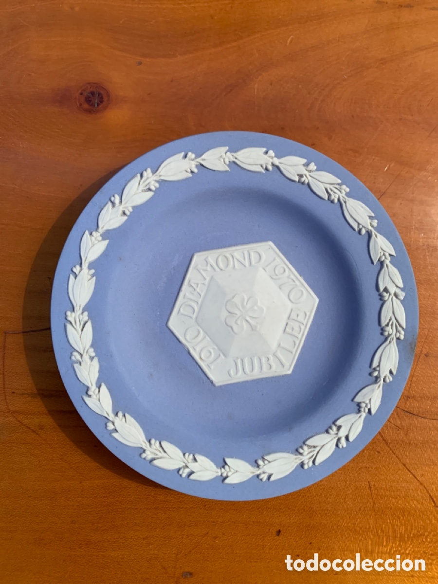Antig&uuml;edades: Plato Wedgwood con imagen central conmemorativa