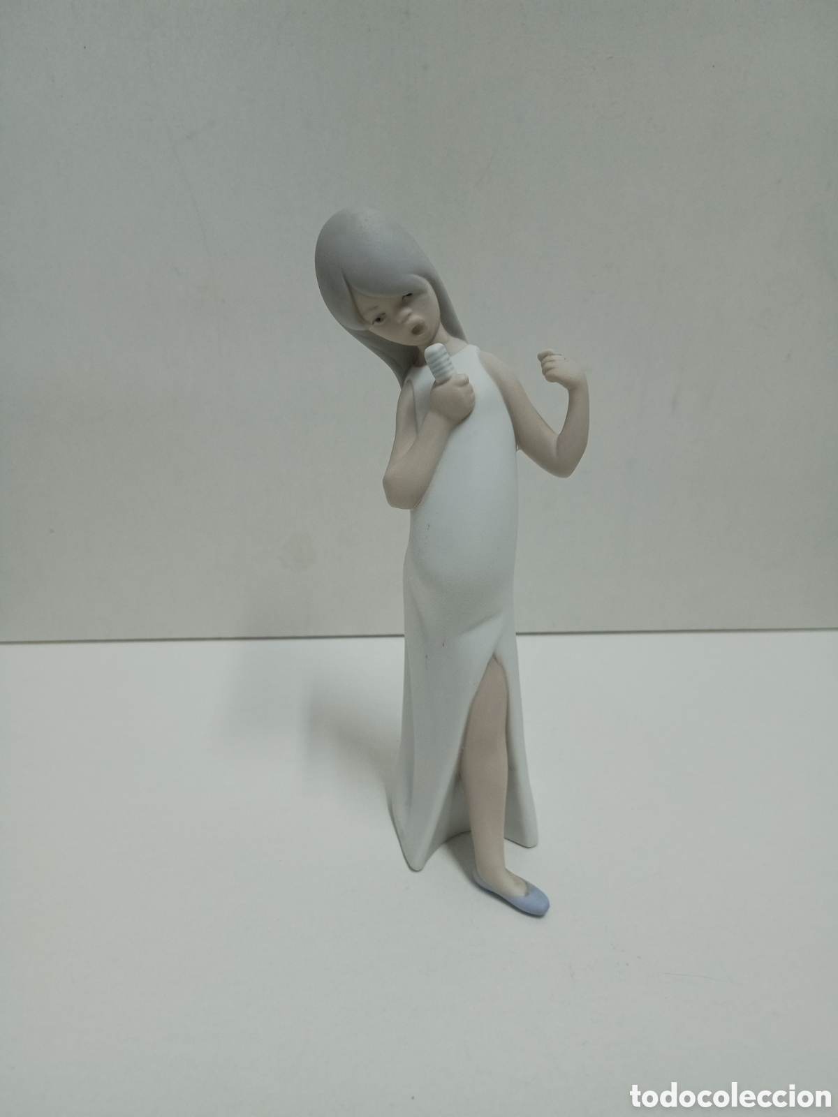 Antiquit&eacute;s: FIGURA MUJER CANTANTE DE PORCELANA LLADR&Oacute; - 20cm