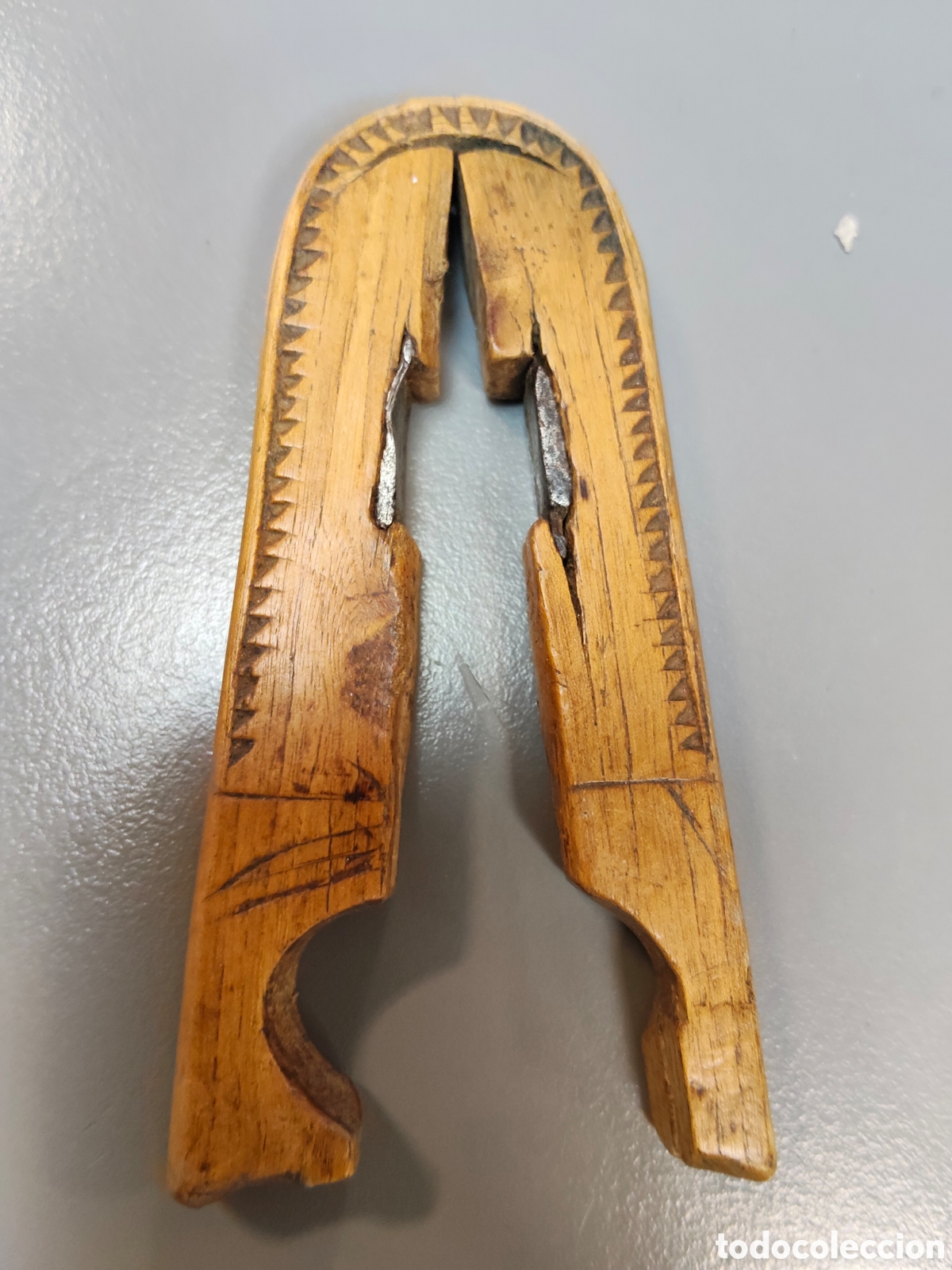 Antig&uuml;edades: CASCAPI&Ntilde;ONES DE MADERA TALLADA. ARTE PASTORIL