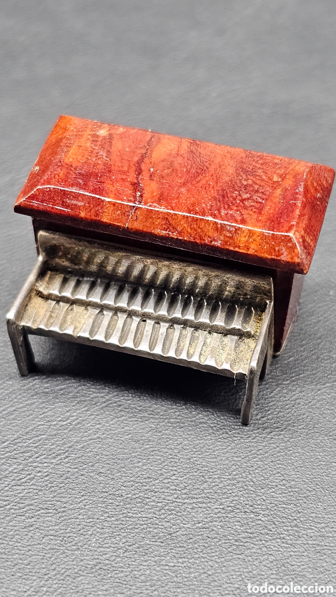 Antiques: Piano en miniatura de plata de ley y madera de raiz