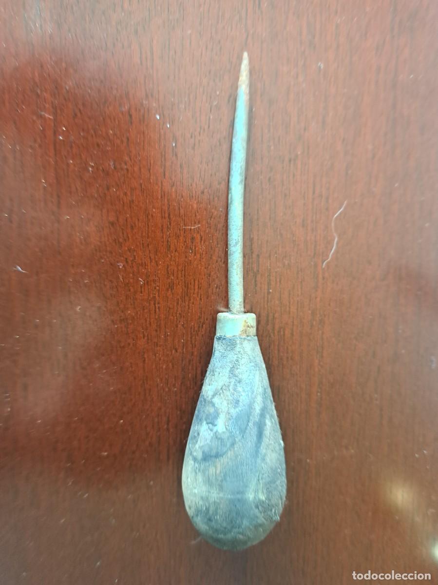Antig&uuml;edades: PUNZ&Oacute;N MANGO DE MADERA - Foto 1