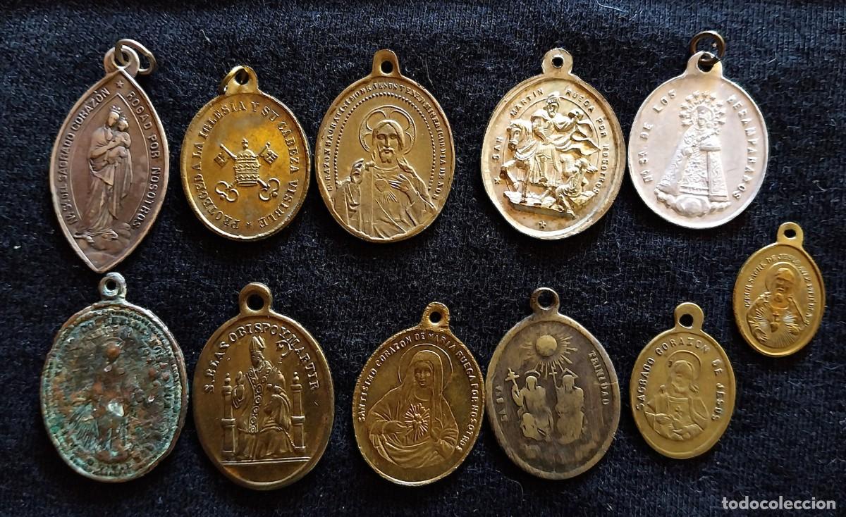 Antiguidades: Lote variado de medallas religiosas del s. XIX.