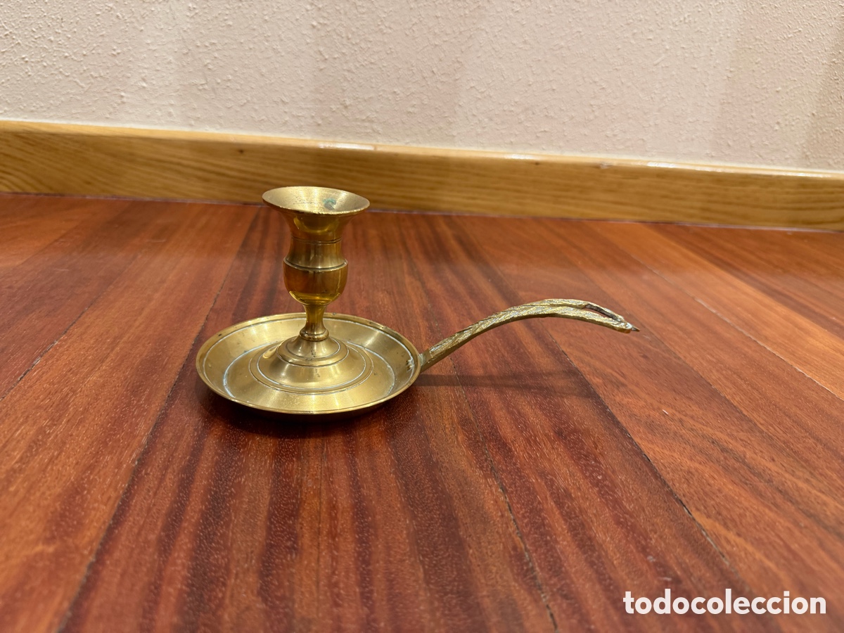 Antig&uuml;edades: candelero bajo con mango y platillo