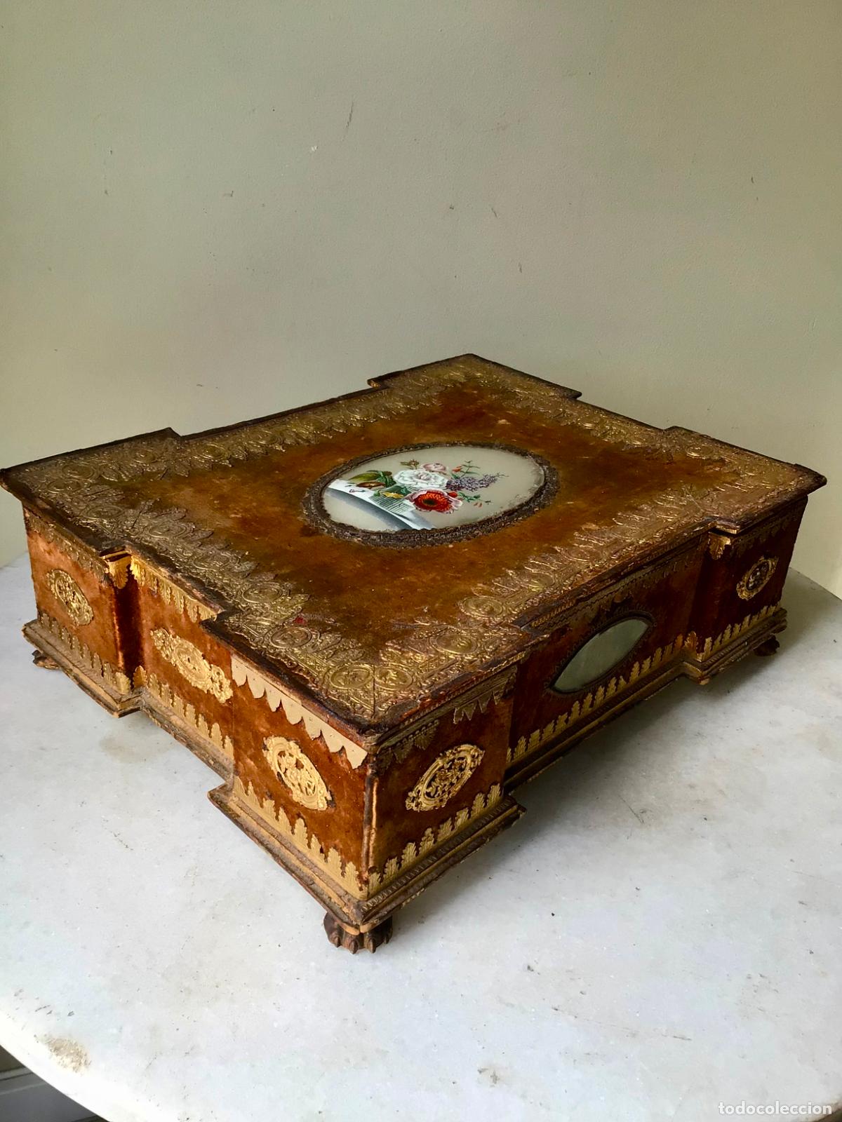 Antig&uuml;edades: ANTIGUO COFRE- JOYERO, SIGLO XIX , ISABELINO CON DECORACION MARAVILLOSA E INTERIOR CON ESPEJO