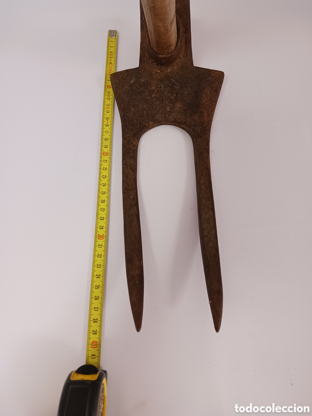 Antig&uuml;edades: Antigua Azada de dos puntas. - Foto 4