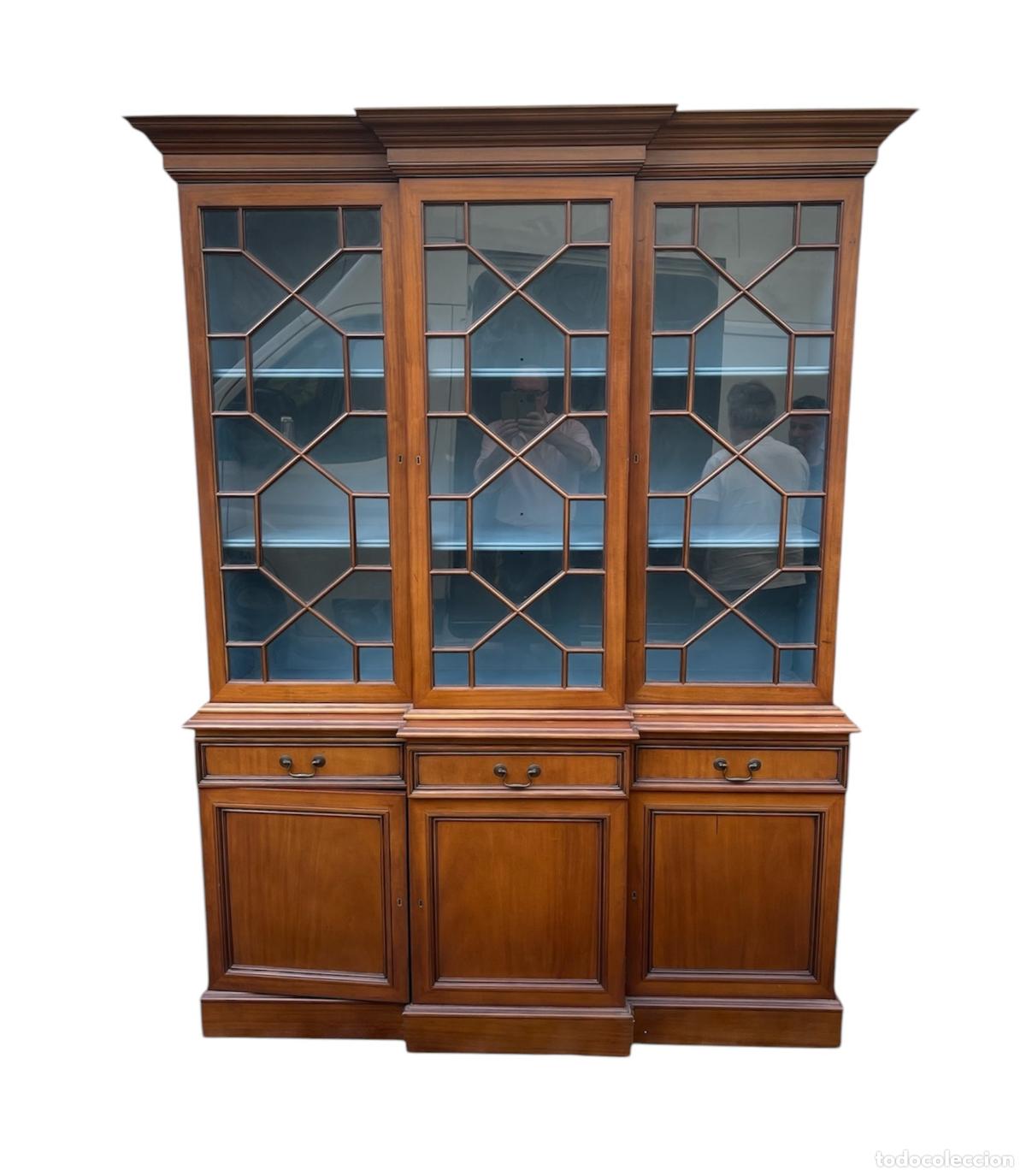 Antiques: vitrina de porcelana