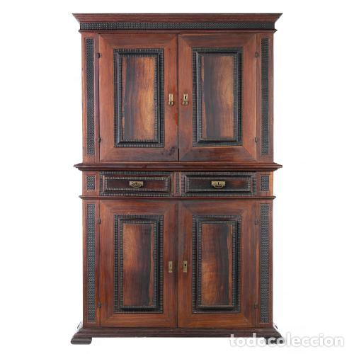Antiquit&eacute;s: Armario de dos secciones en caoba y palisandro - siglo XVII