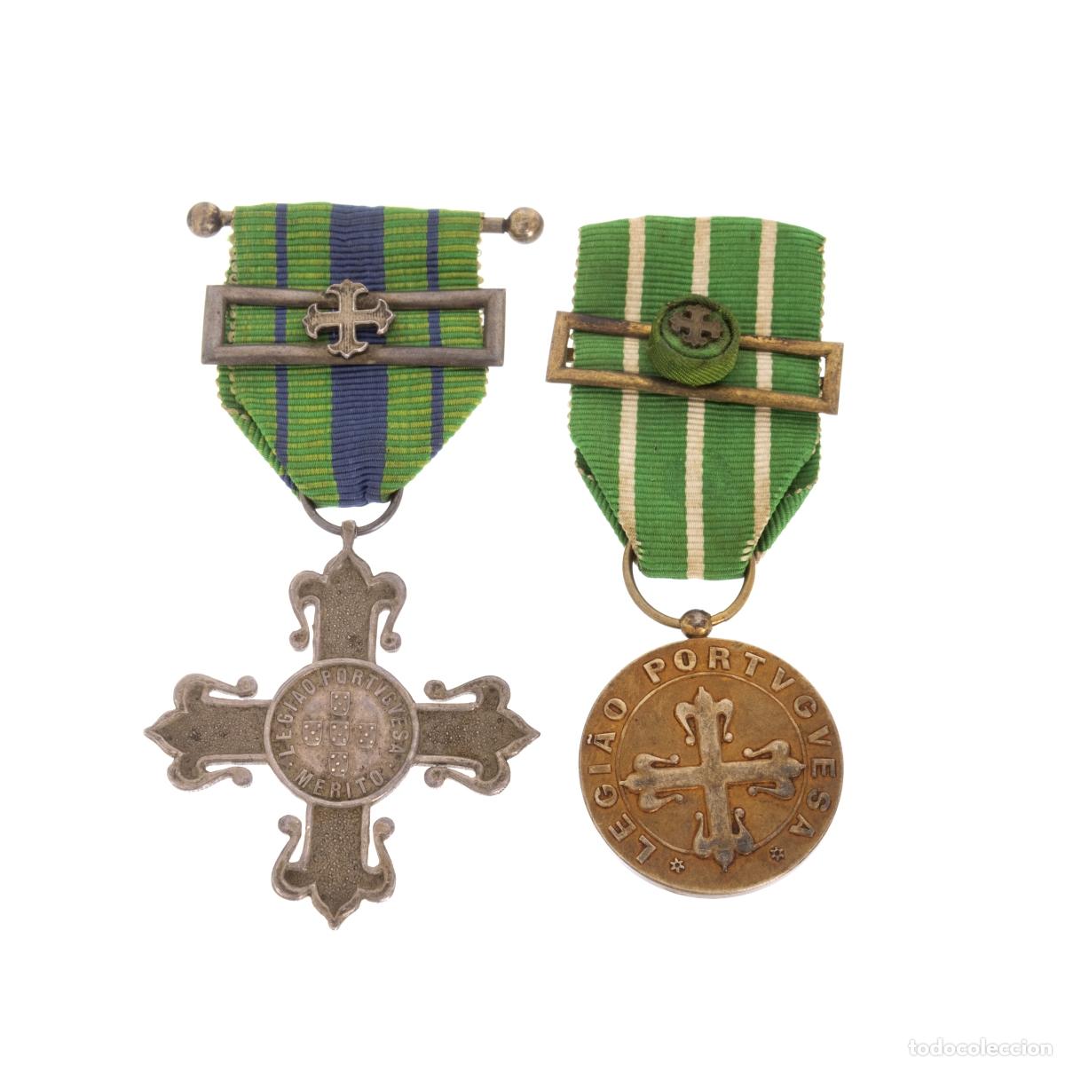 Antig&uuml;edades: Objetos militares: dos medallas de plata de la Legi&oacute;n Portuguesa - siglo XIX.