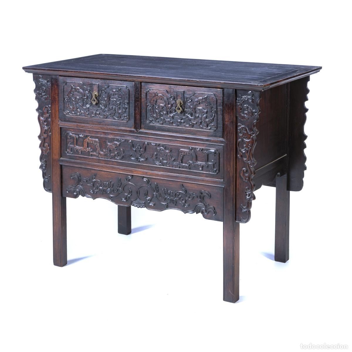 Antig&uuml;edades: C&oacute;moda china de madera de tamarindo. - Foto 1