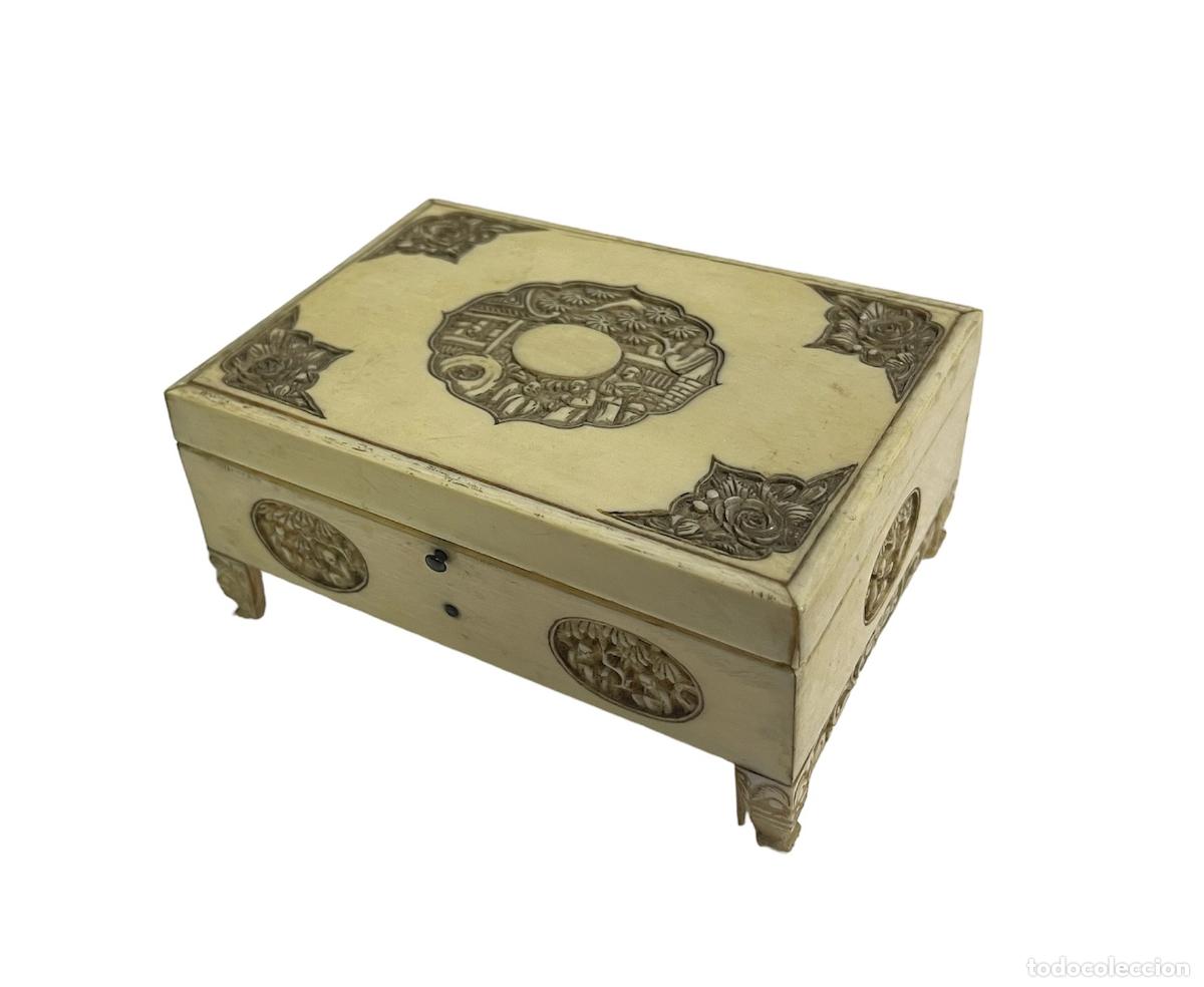 Antig&uuml;edades: Joyero oriental de hueso - siglo XIX