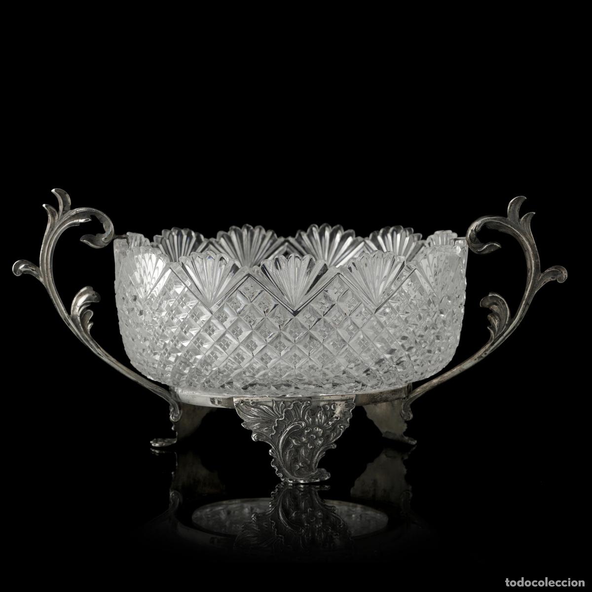 Antiguidades: Cristal y vidrio: centro de mesa con frutero de Val Saint Lambert en cristal y plata.
