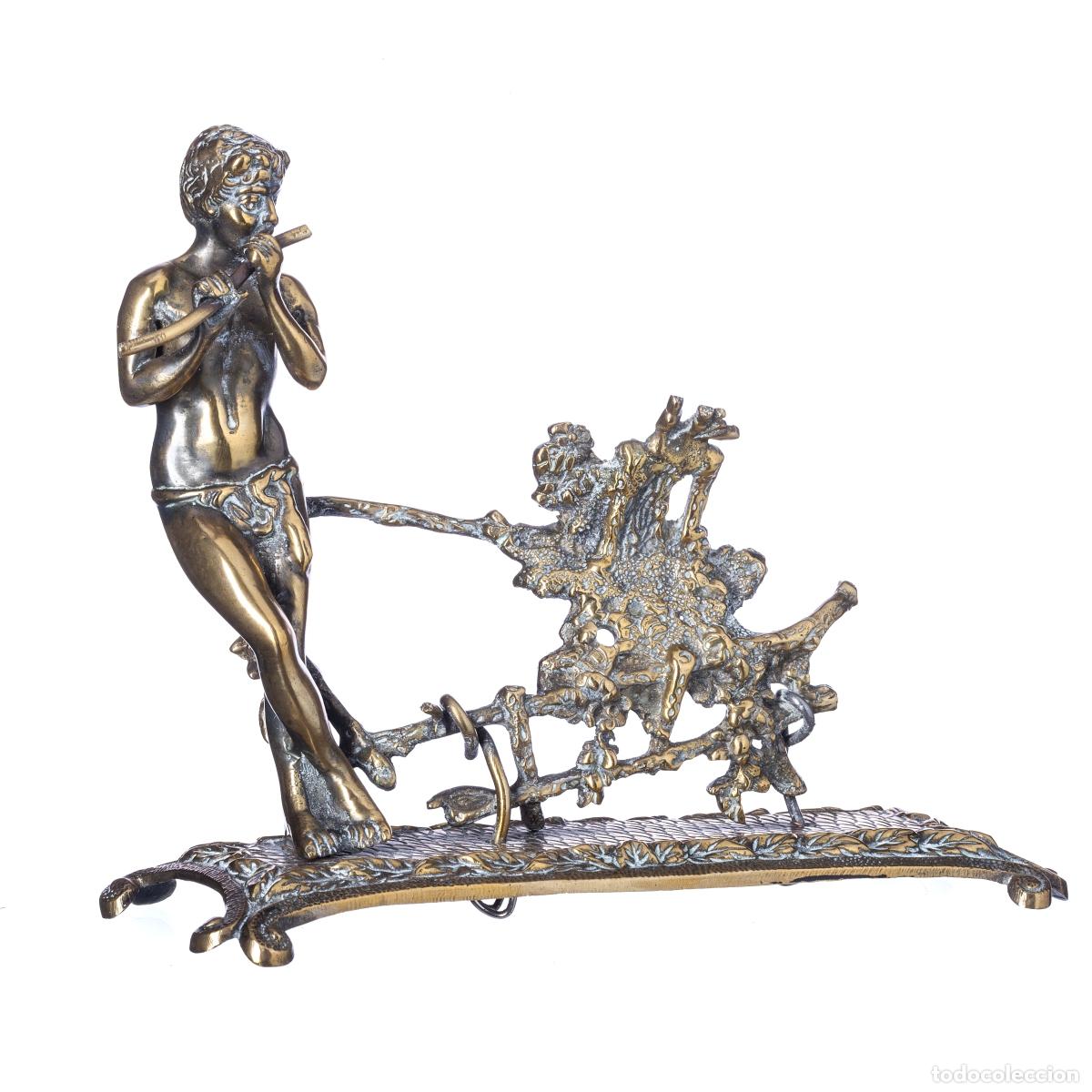 Antig&uuml;edades: Escultura - Ni&ntilde;o tocando la flauta