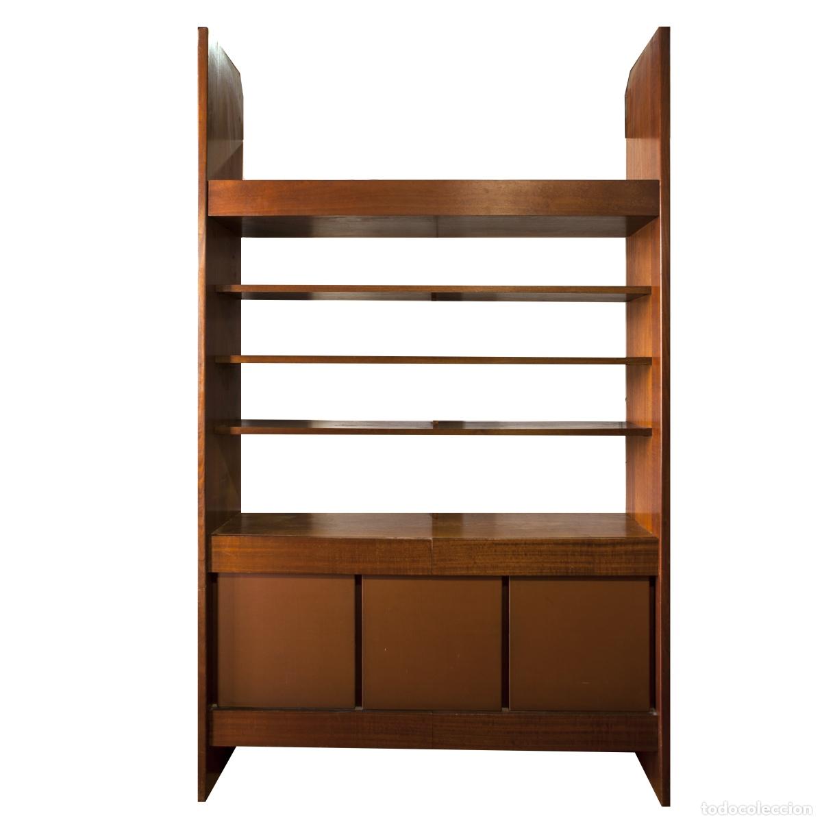 Antiguidades: Librer&iacute;a modernista
