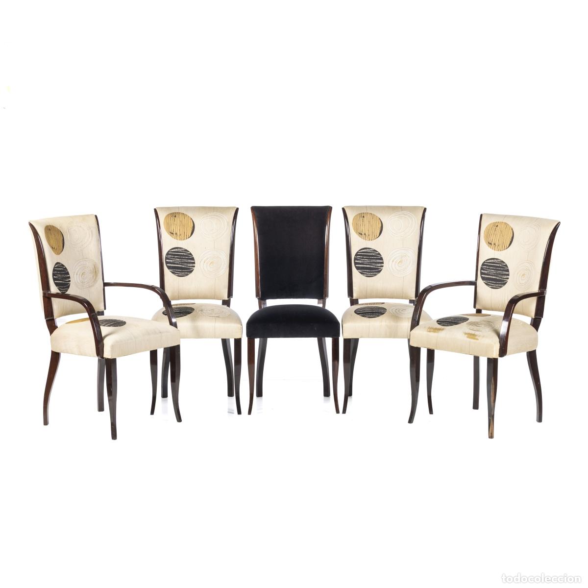 Antiquit&eacute;s: Conjunto de tres sillas y dos sillones.