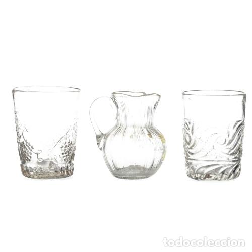 Oggetti Antichi: Cristal y vidrio - Jarra y dos tazas de vidrio soplado - Vista Alegre - Siglo XIX
