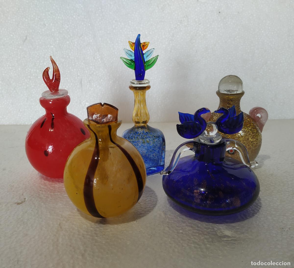 Antiguidades: Cristal y vidrio - Cinco frascos de perfume