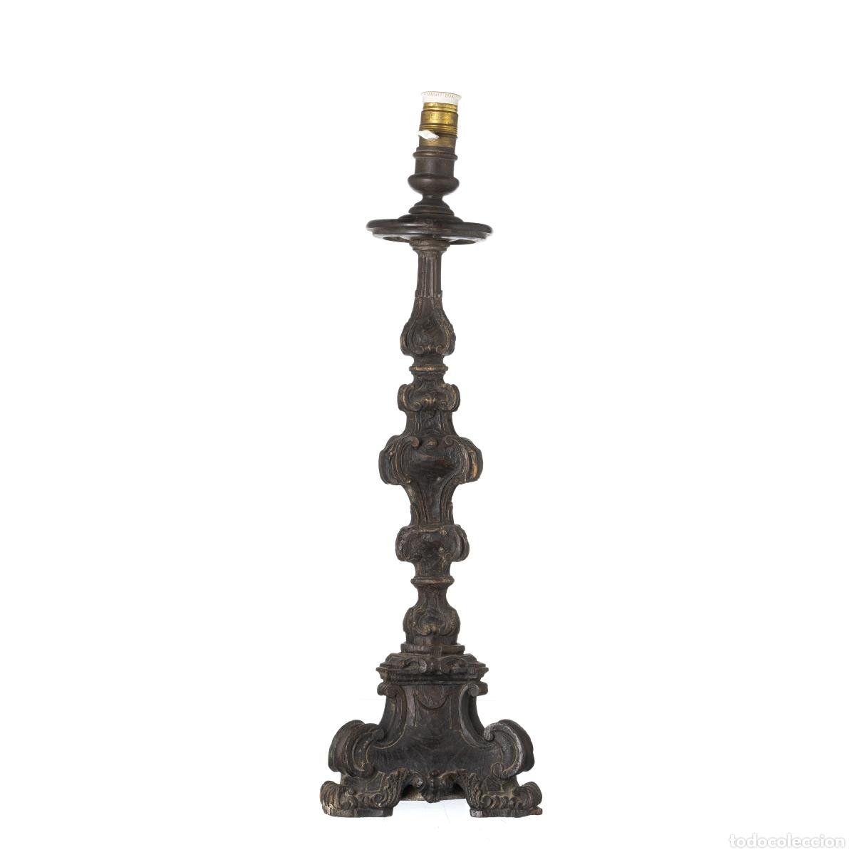 Antig&uuml;edades: Candelabro de barro - D. Jos&eacute; - Siglo XVIII