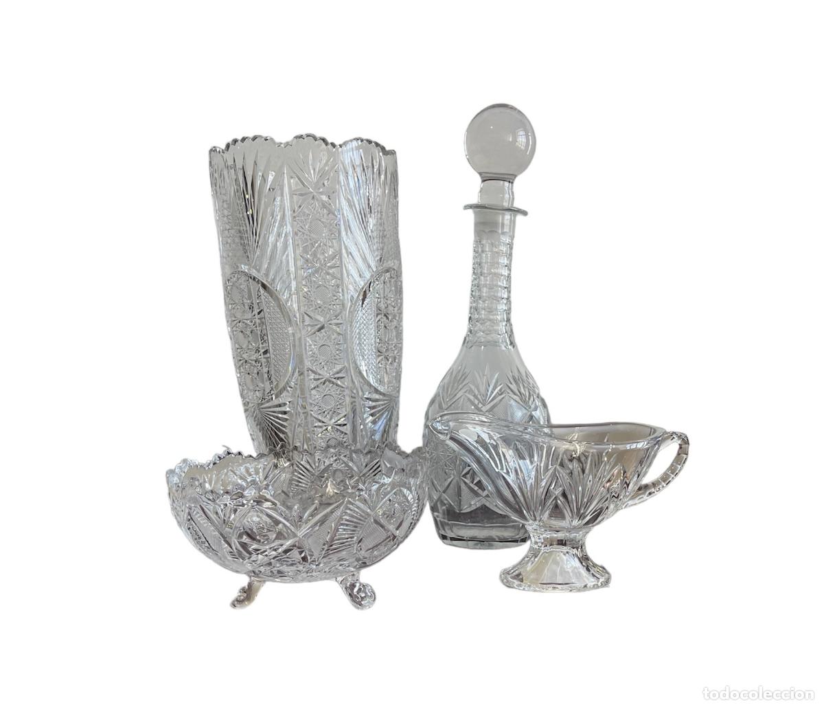 Antiques: Cristal y vidrio: jarr&oacute;n, botella, copa y salsera de estilo bohemio.