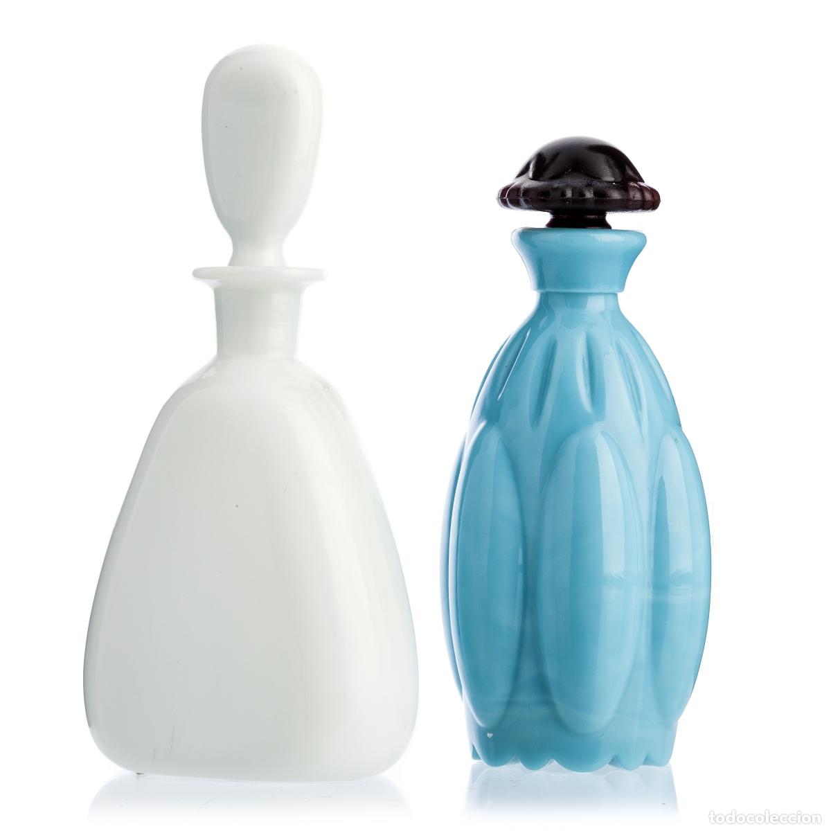 Antig&uuml;edades: Cristal y vidrio - Lote de dos frascos de perfume de vidrio opalino.